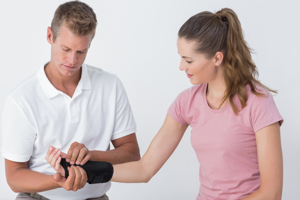 Hand injury receiving hand therapy
